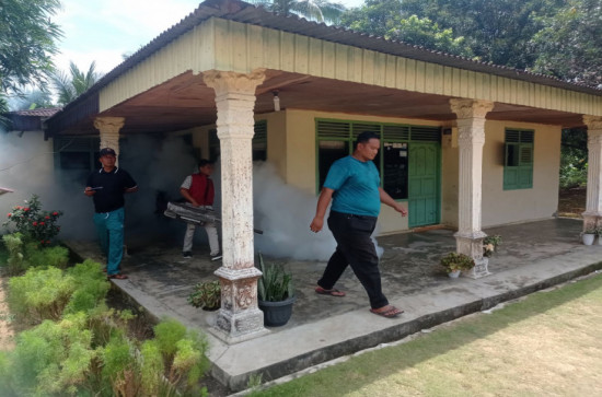 Cegah DBD, Tim UPT Puskesmas Pulau Gadang laksanakan Fogging di Desa Pulau Gadang